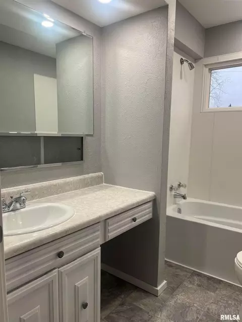 213 N Emma St, Christopher, IL 62822 photo 18