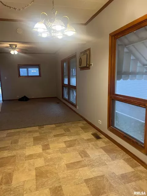 213 N Emma St, Christopher, IL 62822 photo 7