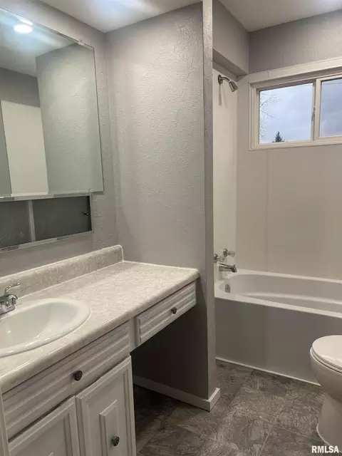 213 N Emma St, Christopher, IL 62822 photo 17