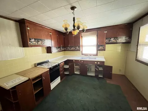 501 S 2nd St, Marion, IL 62959 photo 2