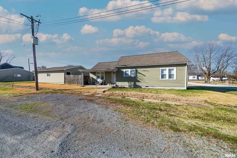 202 W Helen Ave, Christopher, IL 62822 photo 1