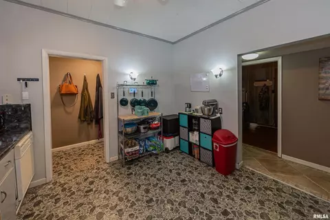 202 W Helen Ave, Christopher, IL 62822 photo 9