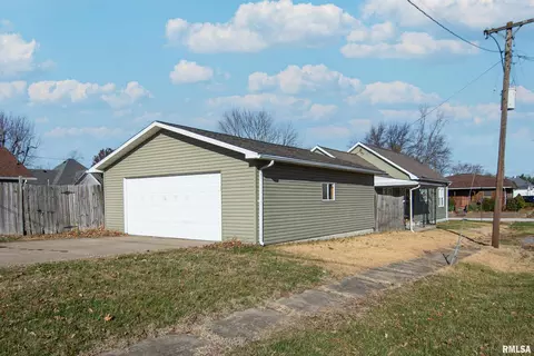 202 W Helen Ave, Christopher, IL 62822 photo 19