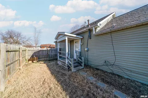 202 W Helen Ave, Christopher, IL 62822 photo 17