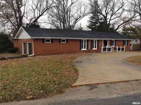 1 Hillcrest Dr, Mount Vernon, IL 62864