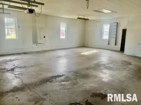920 Red Stripe Rd, Sandoval, IL 62882 photo 4