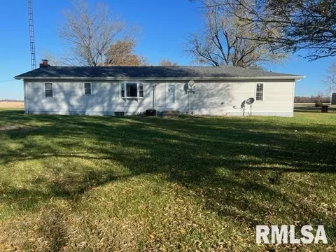 920 Red Stripe Rd, Sandoval, IL 62882 photo 2