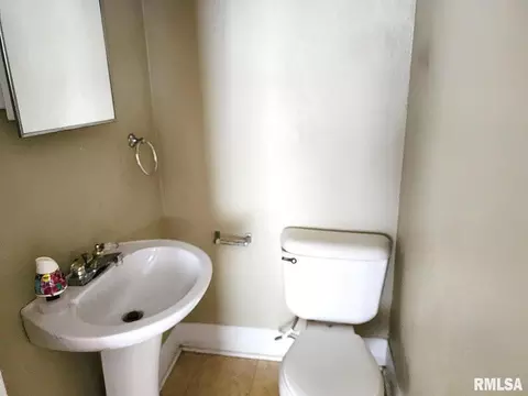 136 S Pullen Ave, Centralia, IL 62801 photo 15