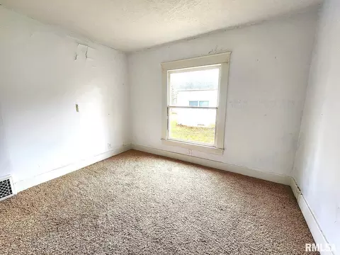 136 S Pullen Ave, Centralia, IL 62801 photo 10