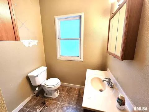 136 S Pullen Ave, Centralia, IL 62801 photo 14