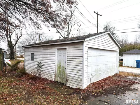 136 S Pullen Ave, Centralia, IL 62801 photo 4