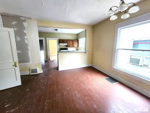 136 S Pullen Ave, Centralia, IL 62801 photo 8