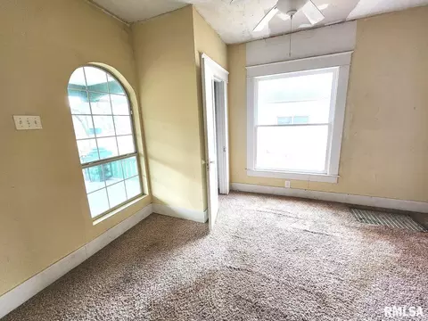 136 S Pullen Ave, Centralia, IL 62801 photo 9