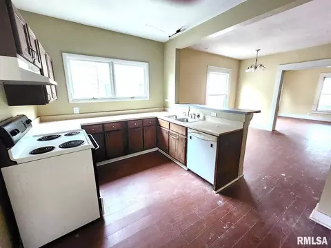 136 S Pullen Ave, Centralia, IL 62801 photo 7