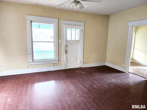 136 S Pullen Ave, Centralia, IL 62801 photo 5
