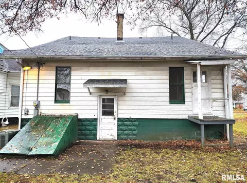 136 S Pullen Ave, Centralia, IL 62801 photo 3