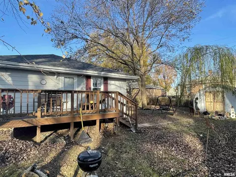 212 Park Ln, Carmi, IL 62821 photo 2