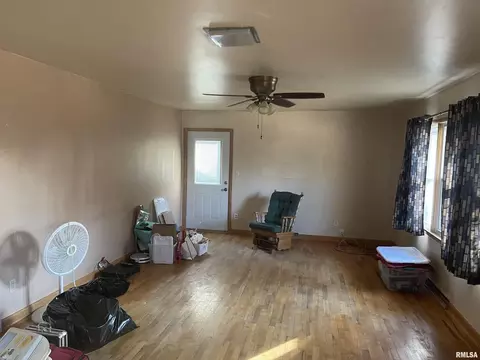 212 Park Ln, Carmi, IL 62821 photo 4