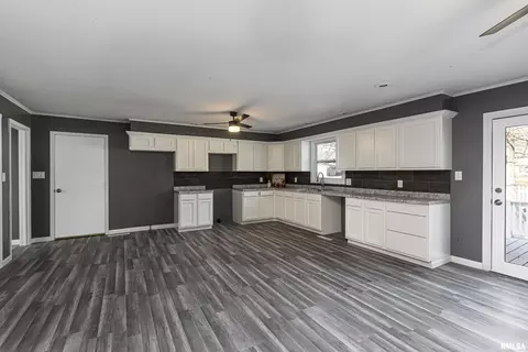209 W Brewster Rd, Herrin, IL 62948 photo 11