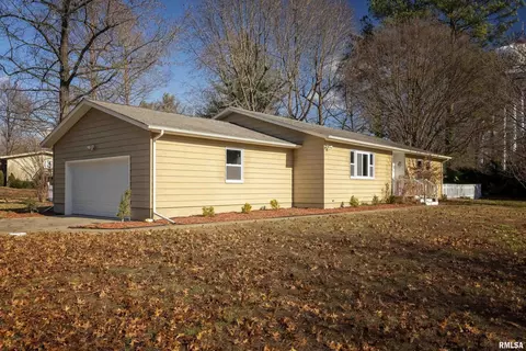 209 W Brewster Rd, Herrin, IL 62948 photo 2