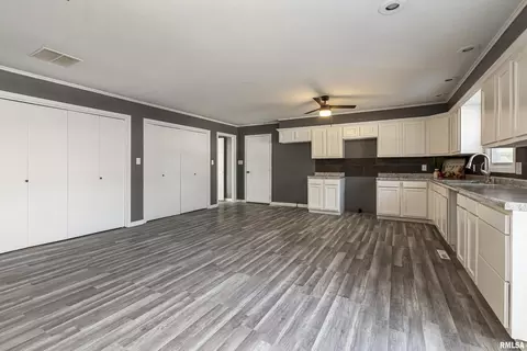 209 W Brewster Rd, Herrin, IL 62948 photo 12