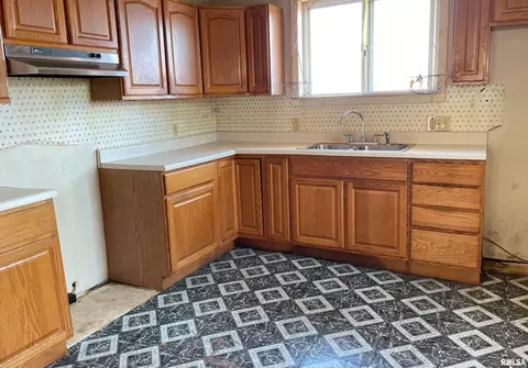 1104 Espy St, Benton, IL 62812 photo 7