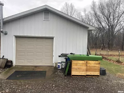 913 E 1150th Rd, Shobonier, IL 62885 photo 13