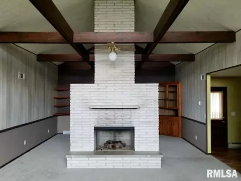 143 Lyle Dr, Hoffman, IL 62250 photo 2