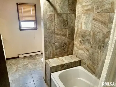 143 Lyle Dr, Hoffman, IL 62250 photo 7