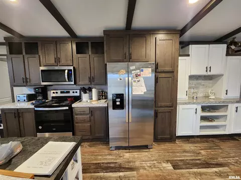 303 S 4th St, Broughton, IL 62817 photo 3