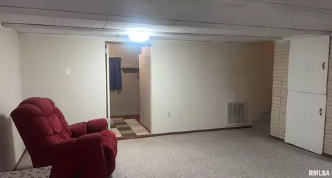 209 W Adelaide Ave, Christopher, IL 62822 photo 18
