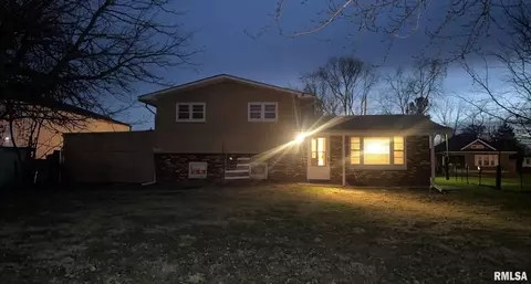 209 W Adelaide Ave, Christopher, IL 62822 photo 4