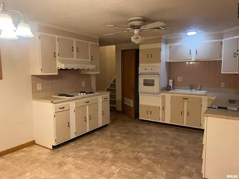 209 W Adelaide Ave, Christopher, IL 62822 photo 12