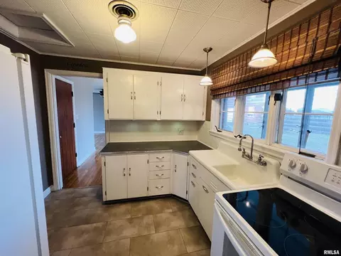 1411 Jackson St, Eldorado, IL 62930 photo 5