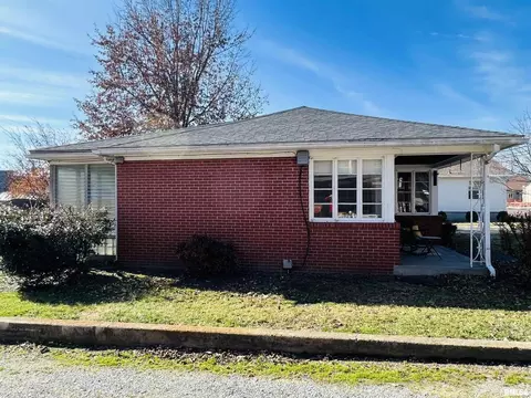 1411 Jackson St, Eldorado, IL 62930 photo 4