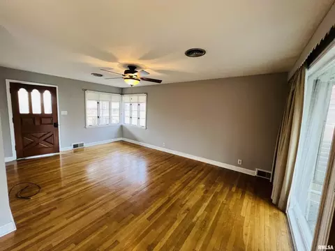 1411 Jackson St, Eldorado, IL 62930 photo 8