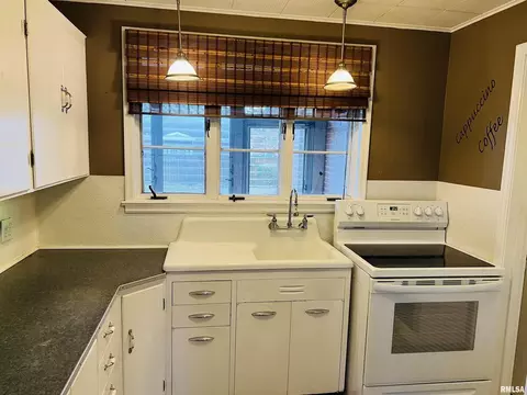 1411 Jackson St, Eldorado, IL 62930 photo 7