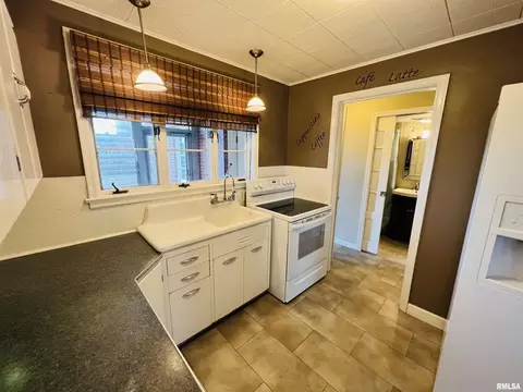 1411 Jackson St, Eldorado, IL 62930 photo 6