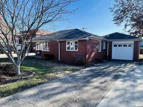 1411 Jackson St, Eldorado, IL 62930 photo 3