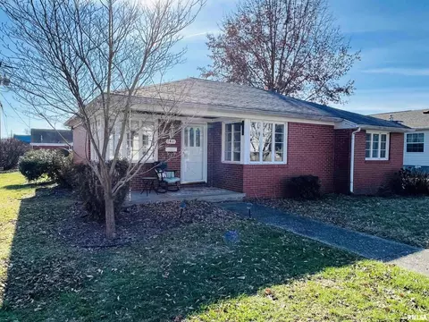 1411 Jackson St, Eldorado, IL 62930 photo 2