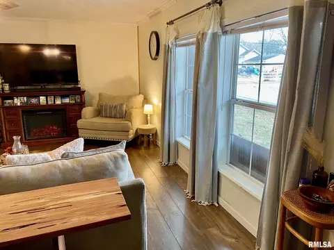 138 N Morrison St, Centralia, IL 62801 photo 5
