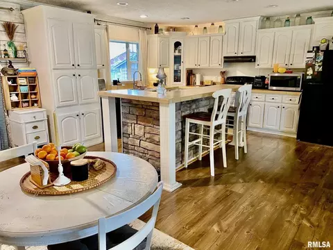 138 N Morrison St, Centralia, IL 62801 photo 6