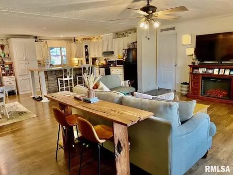 138 N Morrison St, Centralia, IL 62801 photo 3