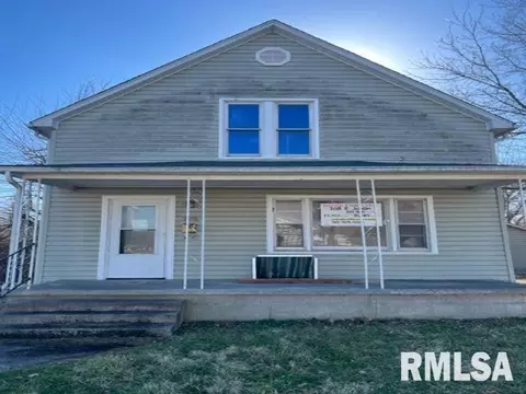 208 E Joplin St, Benton, IL 62812