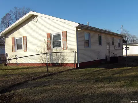 1201 E Ruth St, Benton, IL 62812 photo 4
