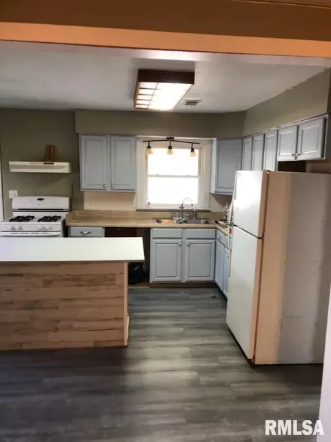 1201 E Ruth St, Benton, IL 62812 photo 11