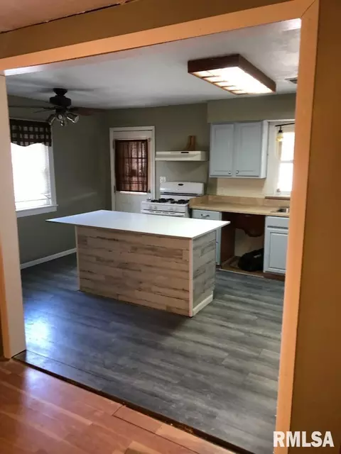 1201 E Ruth St, Benton, IL 62812 photo 10