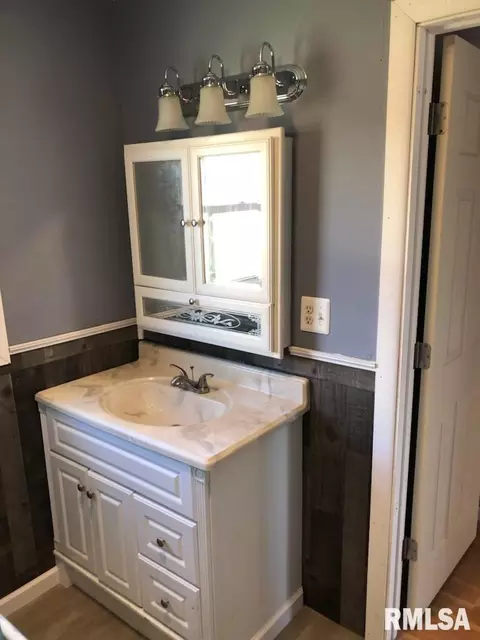 1201 E Ruth St, Benton, IL 62812 photo 19