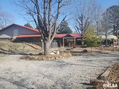507 E Green St, Steeleville, IL 62288 photo 2