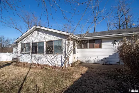 719 S Harrington St, Orient, IL 62874 photo 2